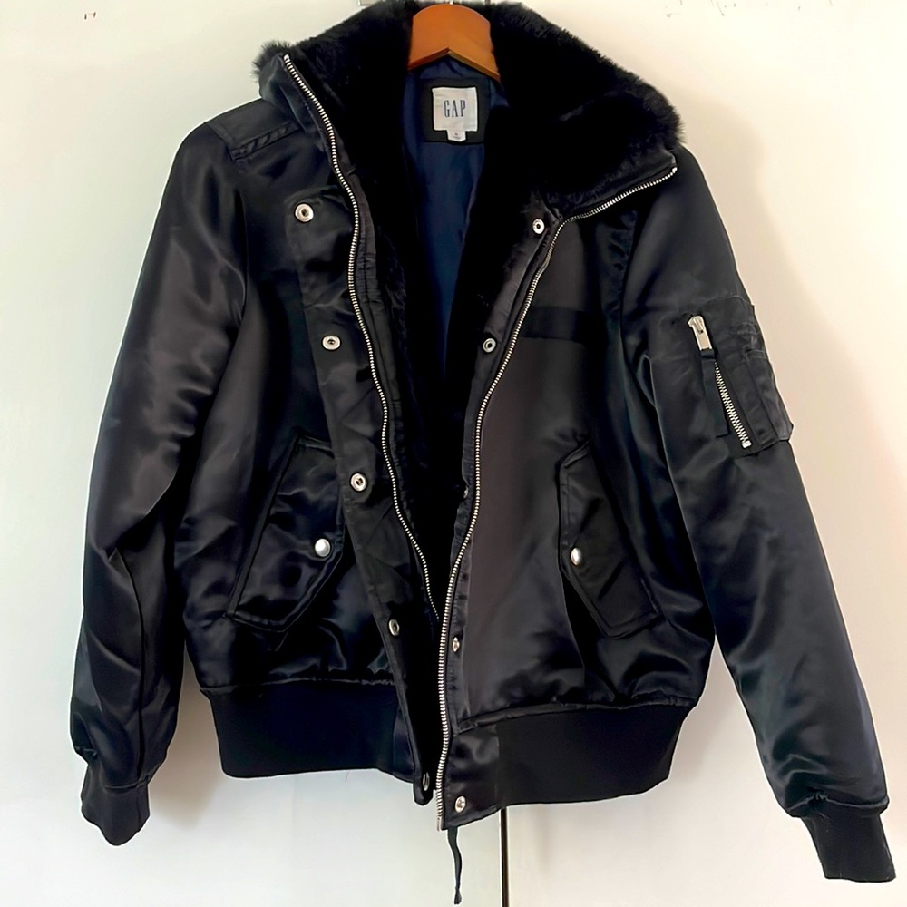Gap satin faux fur black bomber Navy blue quilted lining so soft so comfortable